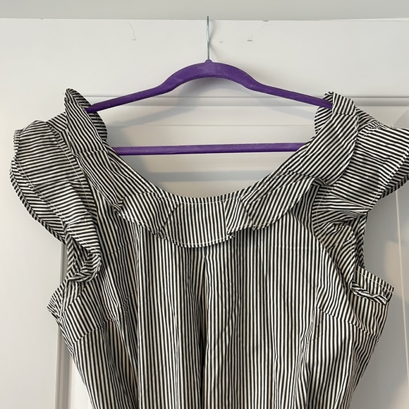 Brand - Tommy Hilfiger, size- large, color- grey and white - Picture 2 of 2